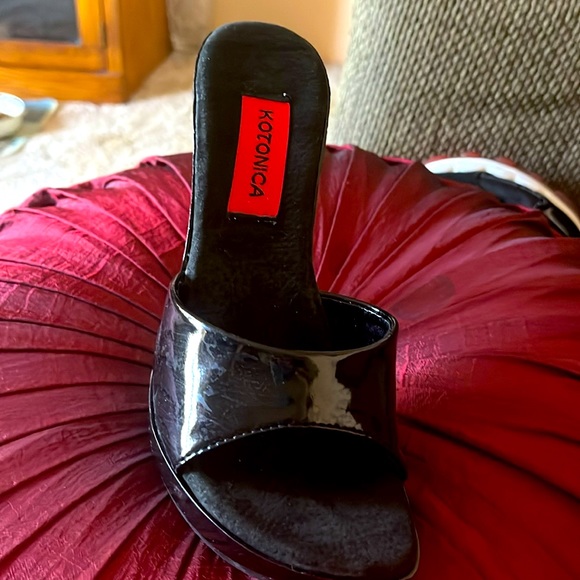 5” heel make legs look very long, Love them but fractured neck and love 👠 - Picture 3 of 6